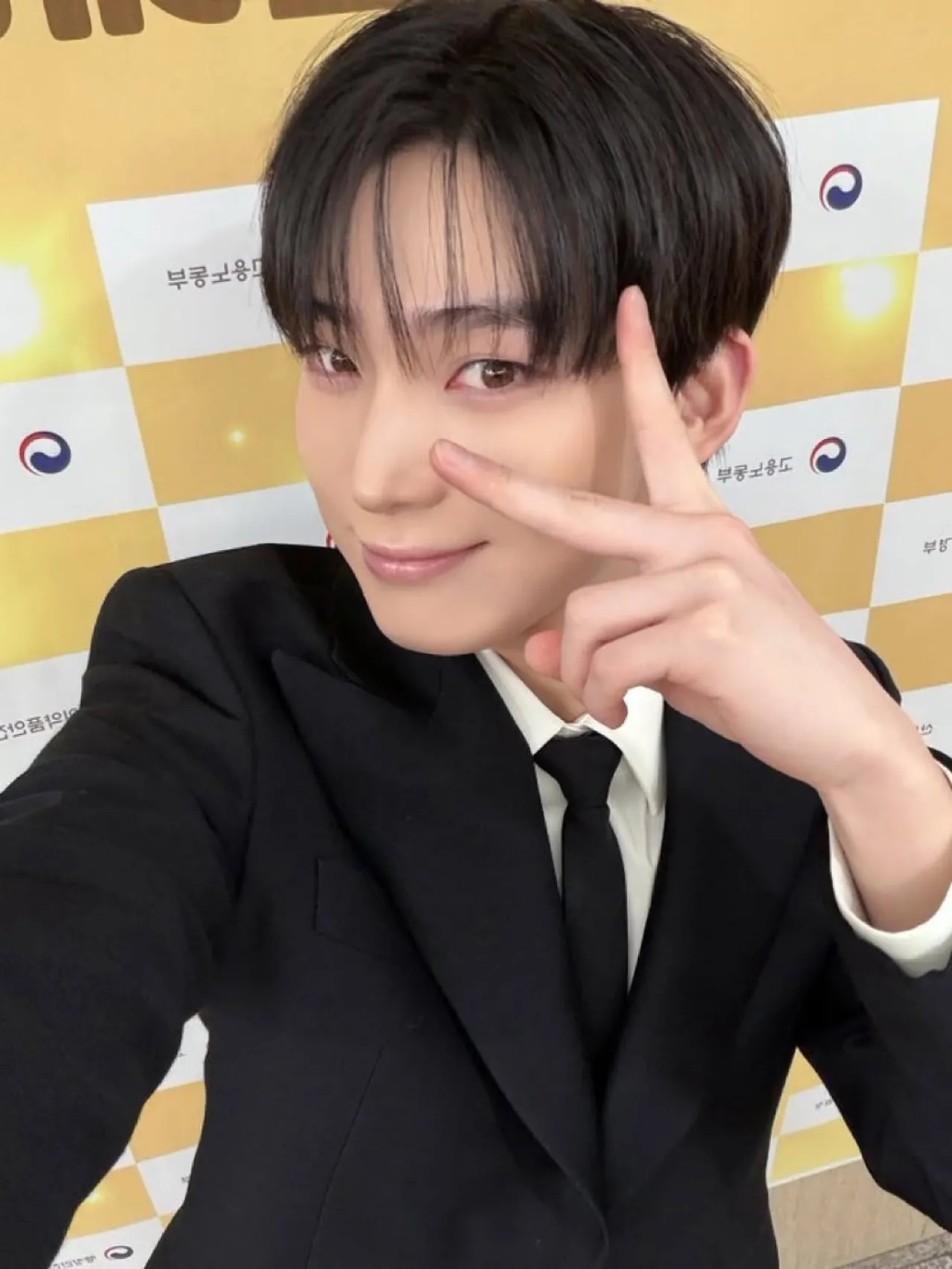 ENHYPEN's Sunoo Honored with Minister of Foreign Affairs' Award at 2025 Korea Social Contribution Awards