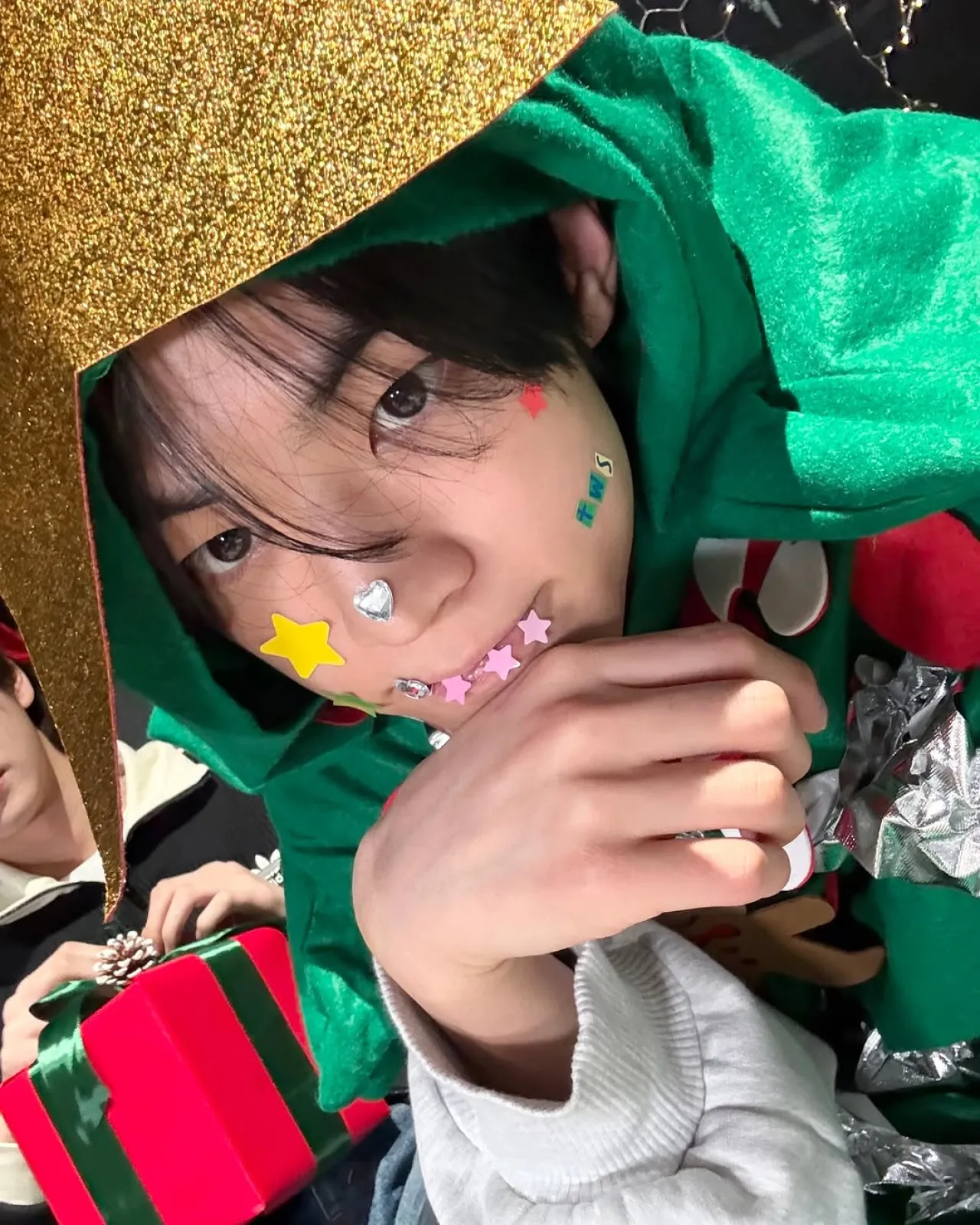 TWS Member Dohoon Extends Warm 'Happy Holiday' Greeting to Fans